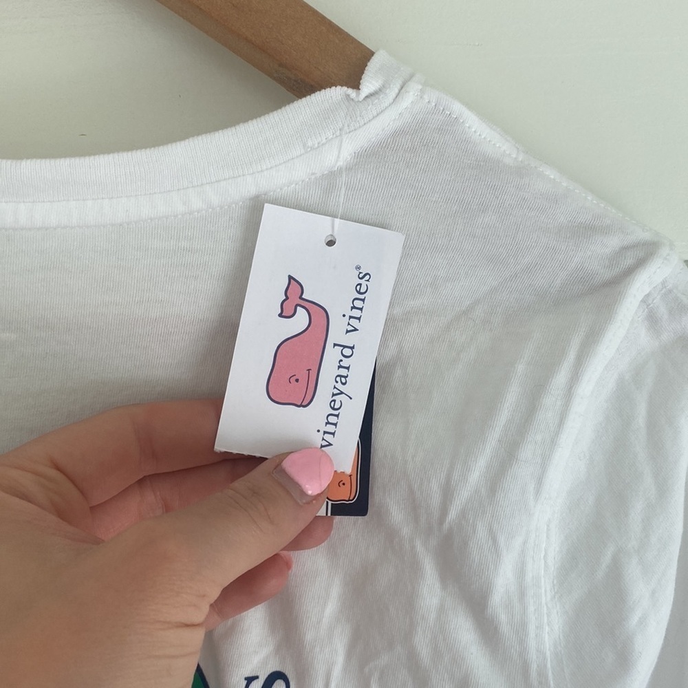 NWT Vineyard Vines | White Tee with Holiday Whale Logo | Great Condition - Picture 4 of 5